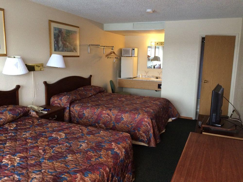 Red Deer Inn&Suites Exterior foto